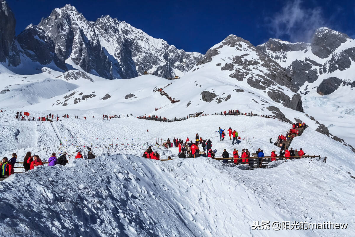 摄影组图:大雪纷纷,玉龙雪山冰凝雪积风景美