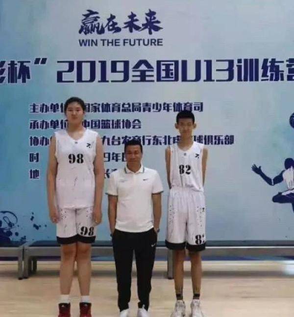 13岁少女身高2米26追平姚明?她叫张子宇,出身篮球世家