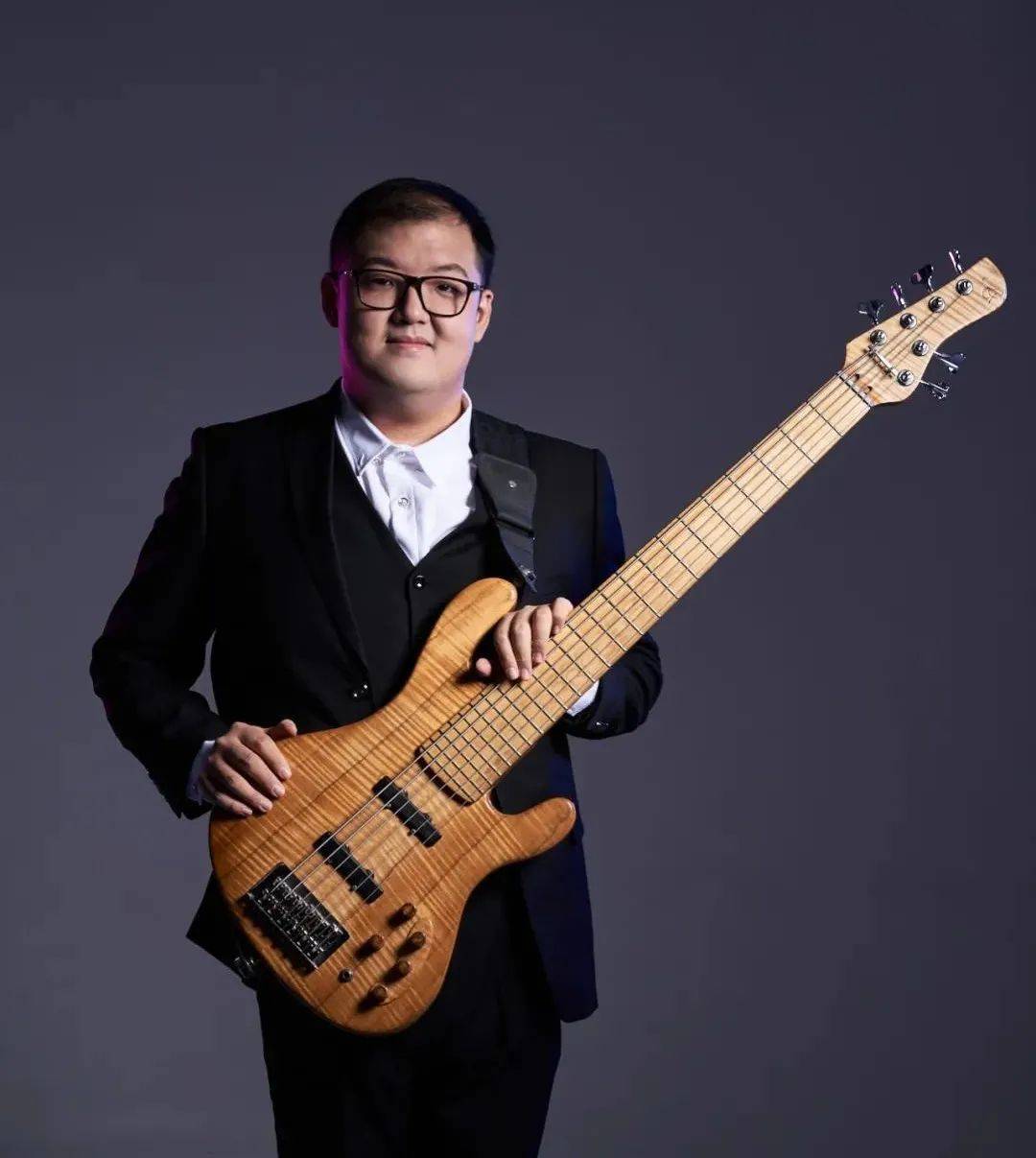 于典,星海音乐学院现代音乐与戏剧学院音乐科技与爵士贝斯专业教师,⾳