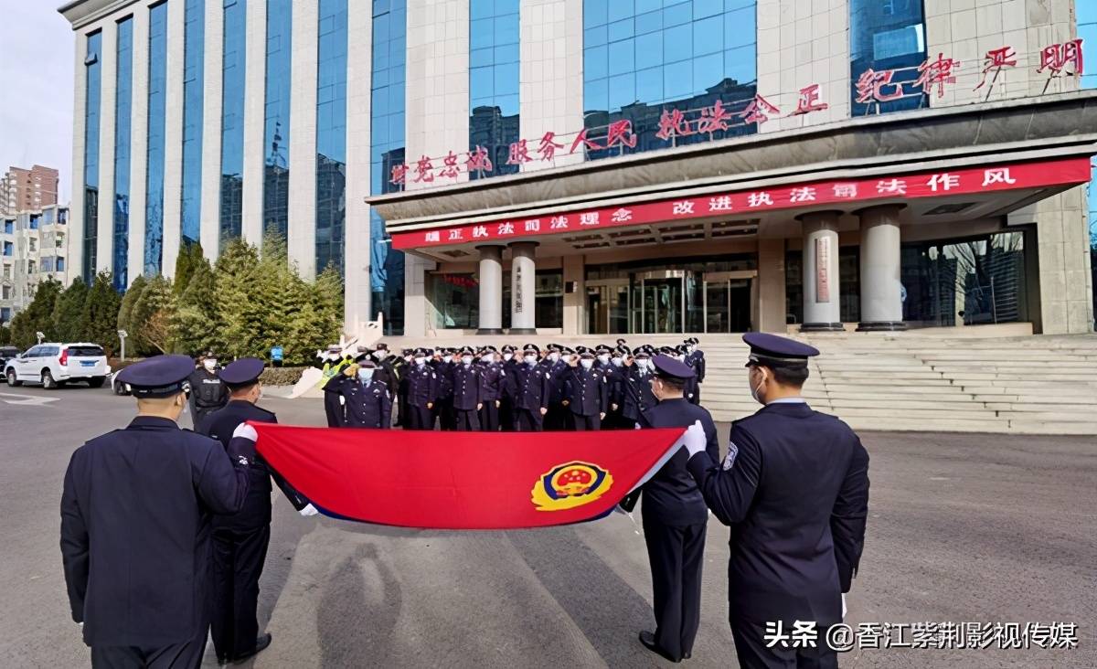 盂县公安民警重温入警誓词仪式庆祝首个警察节
