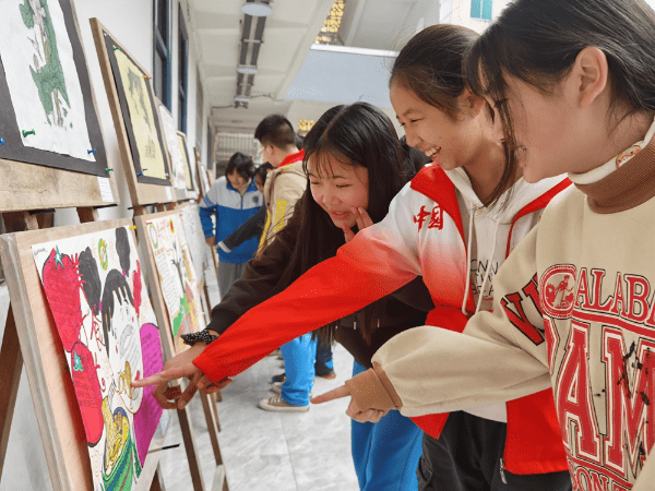 册亨县者楼中学举行“制止餐饮浪费培养节约习惯”的“美好‘食’光”手抄报报展b体育(图1)