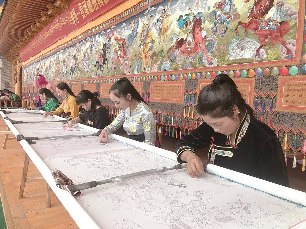 巧手绣出青绣作品.资料图