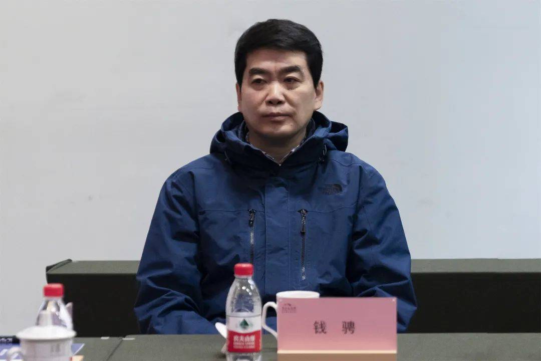 浙江美术馆副馆长钱骋参加签约仪式中国美术学院艺术管理与教育学院