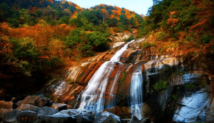 光雾山十景 位于十八月潭景区的光雾山主峰,海拔2508米,是川东北及米