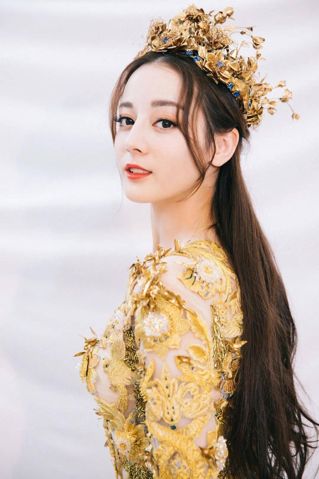 2020全球百张最美面孔,迪丽热巴凭什么才39位?_红唇