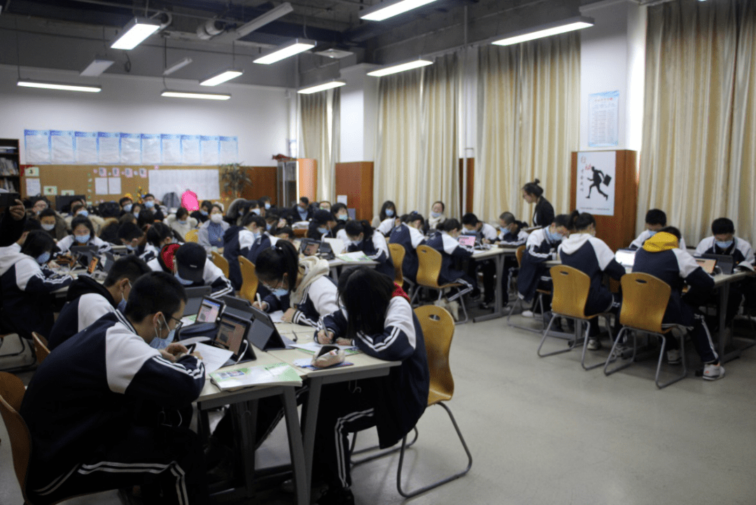 “kycom”
【身边事】克拉玛依市开展教育信息化教学应用实践配合体交流运动(图3)