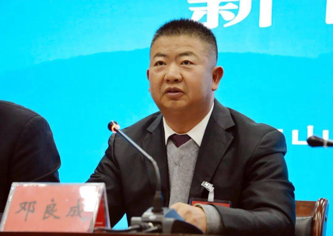 州交通运输局局长邓良成作发布五年砥砺奋进,全州经济