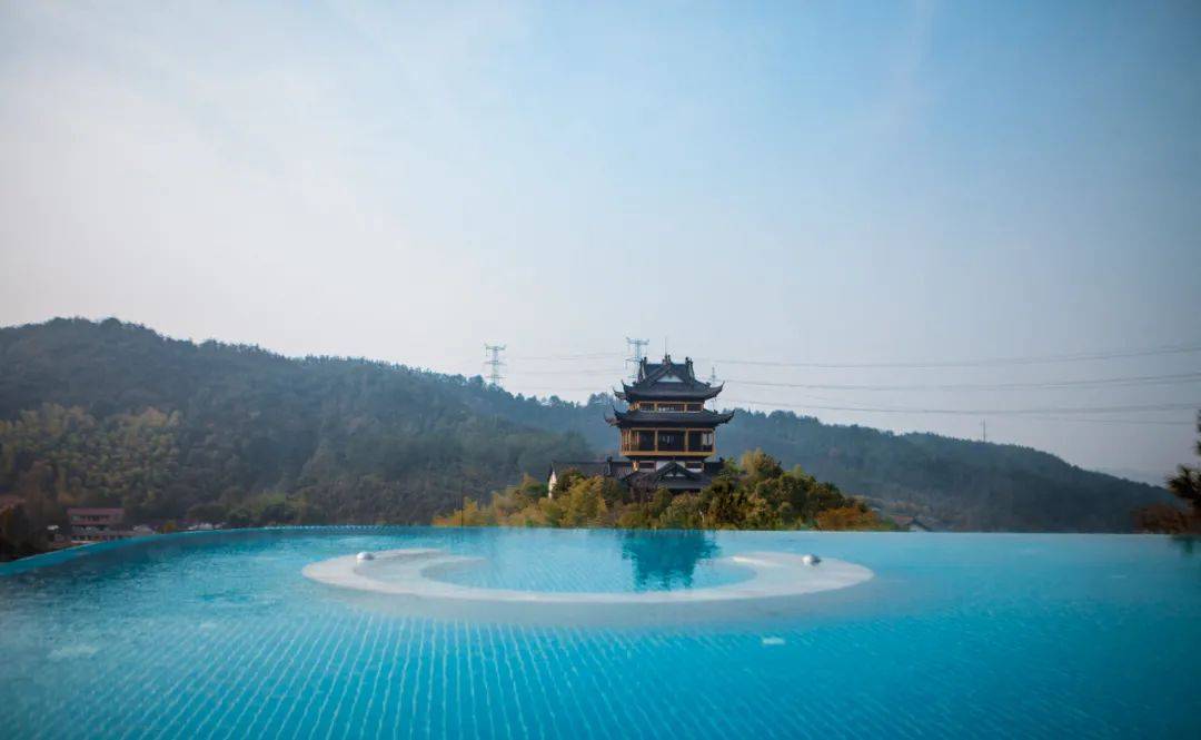 依山而建的高颜值温泉网红无边汤池星空顶让你分分钟霸屏朋友圈金华