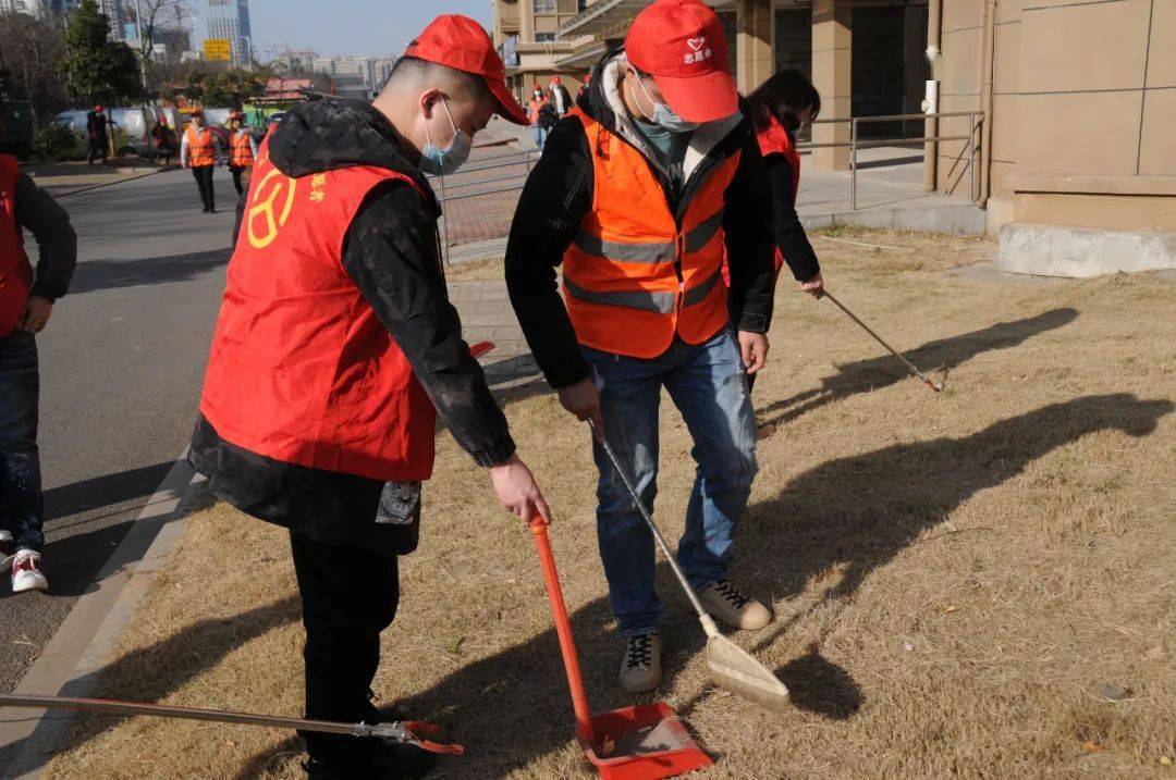 市公路局开展爱国卫生运动志愿者活动