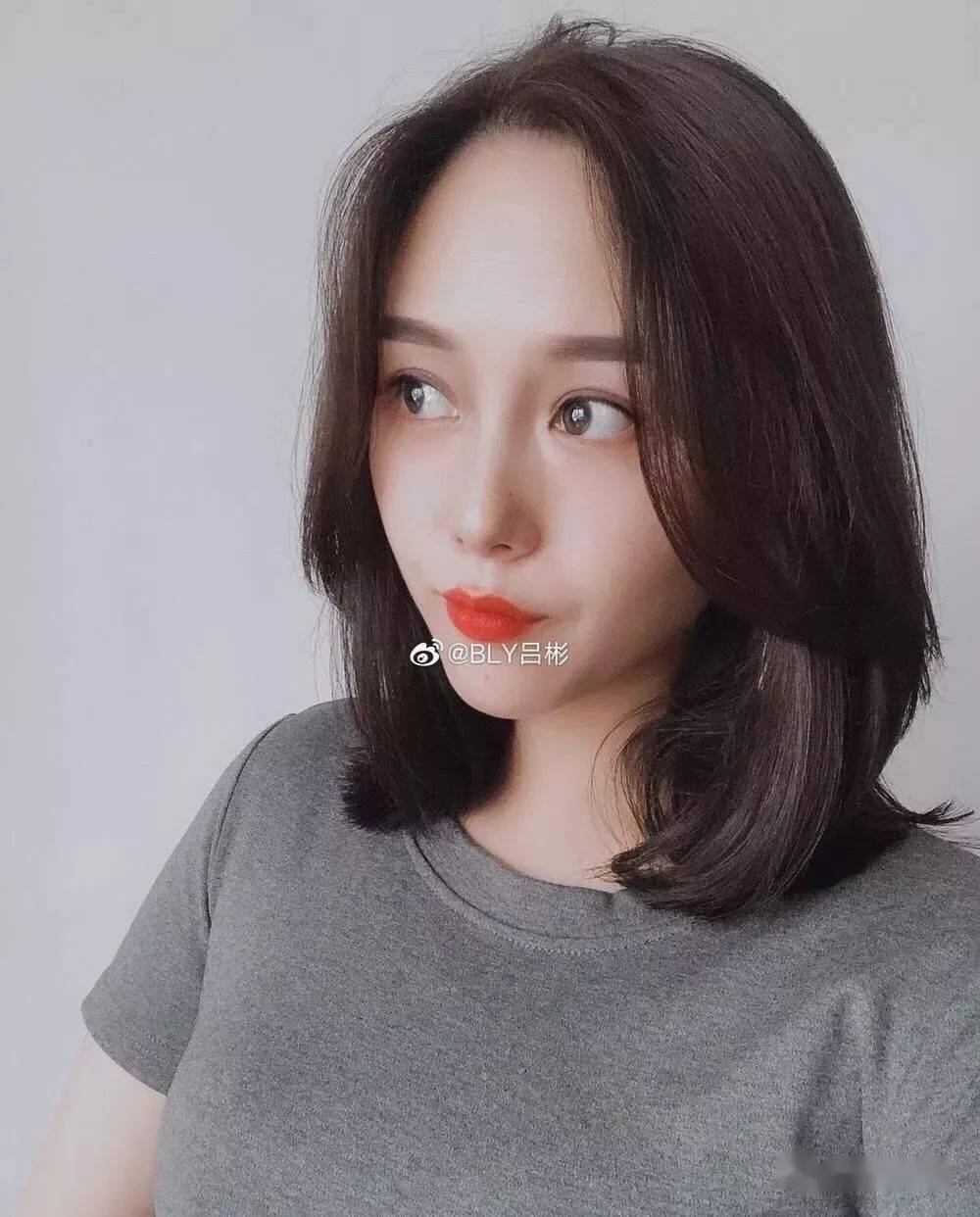 "高层次锁骨发"一定不能错过,这也是今年非常受女生们欢迎的一款发型