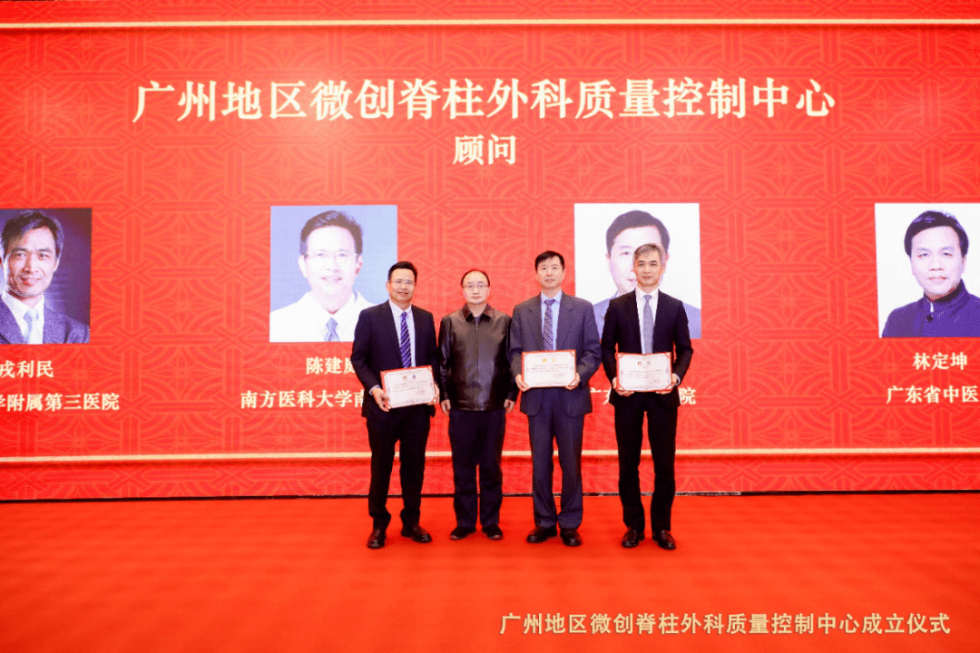 夏海晖处长为中心顾问颁发聘书夏海晖处长为陈博来教