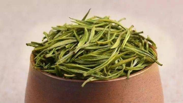 武夷岩茶具有绿茶之清香,红茶之甘醇,是中国乌龙茶中之极品.