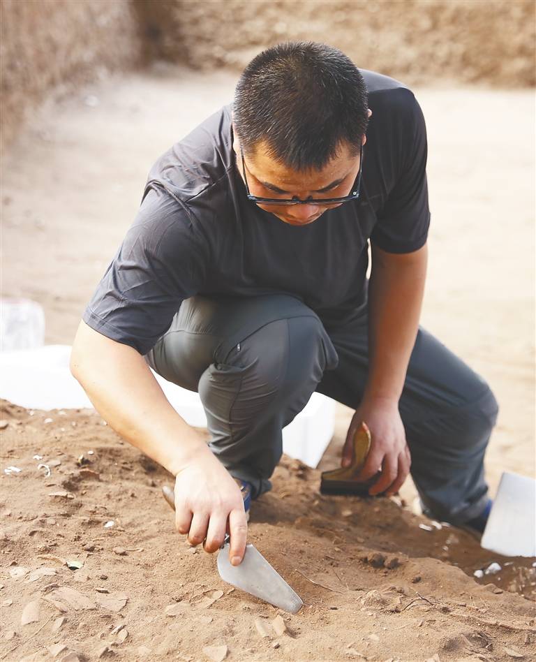 穿梭在古今时空隧道中的考古工作者叩问厚土仰望星辰