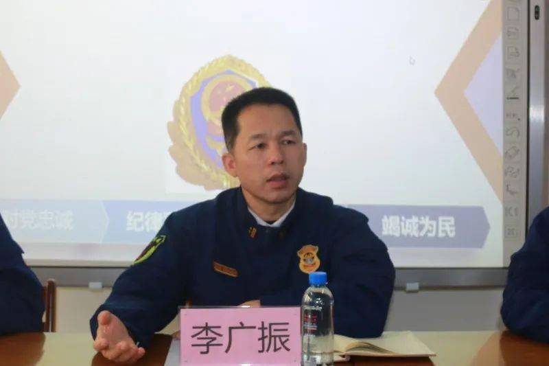 推门访疾问诊共谋强队良方李广振支队长深入特勤站组织集体座谈会