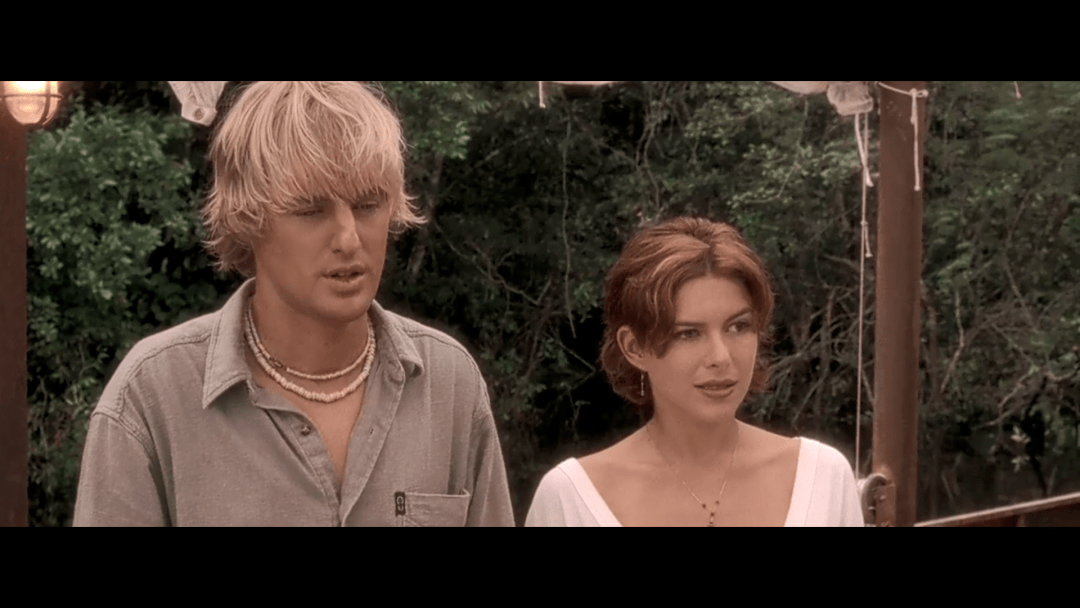 直到他带着手枪,爬上桅杆.电影开始,在一只船上,一个男人惊恐不已.