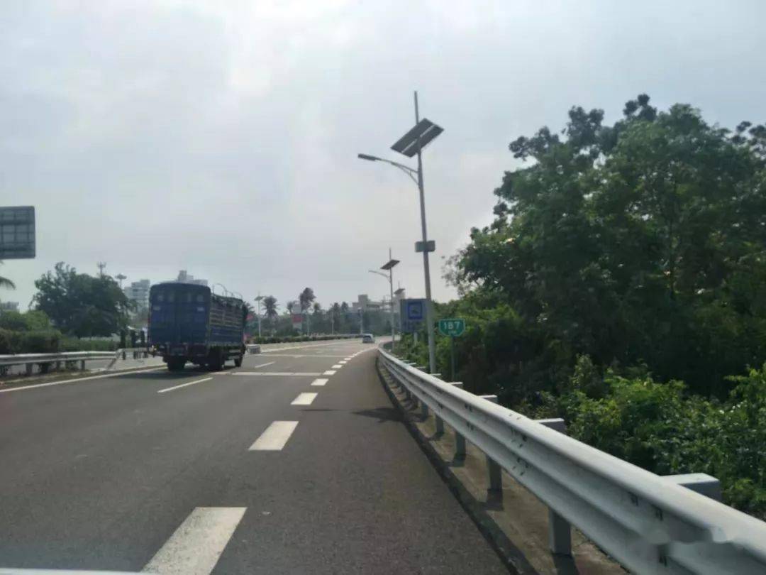 g98高速公路187km(海口往三亚方向)服务区入口