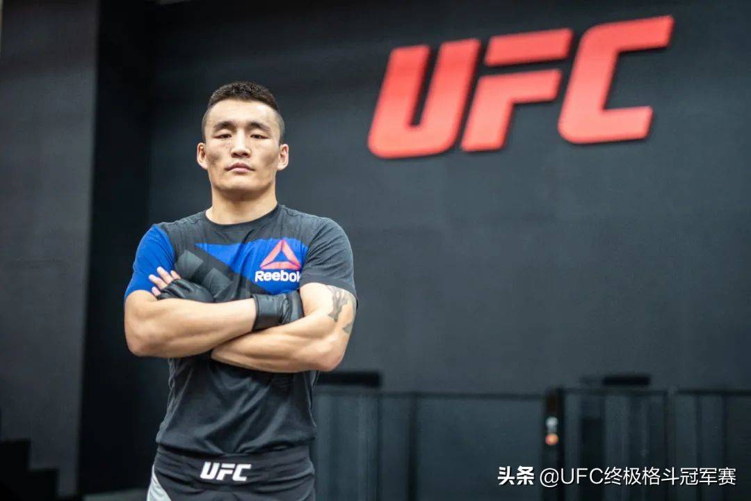 ufc再添中国力量!傲日其楞,梁娜正式签约ufc