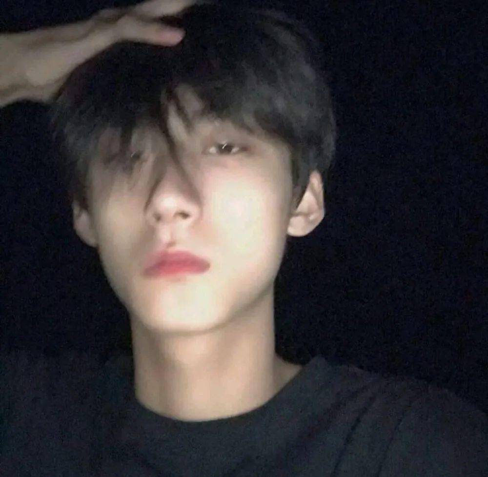 情侣头像959995999599黑白动漫女头得积攒了多少无奈和