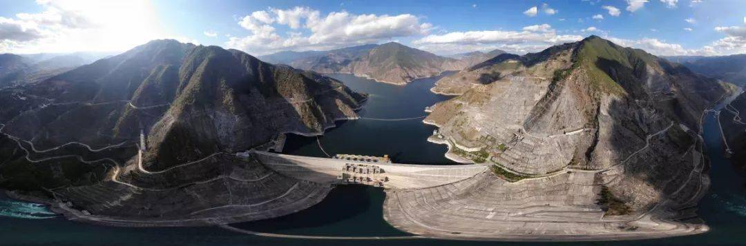位于云南省的小湾水电站全景.周志旺 摄