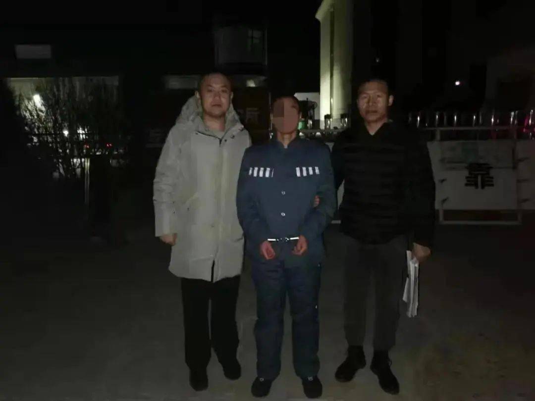 青海一男子被警方从服刑监狱押回重审_李某辉