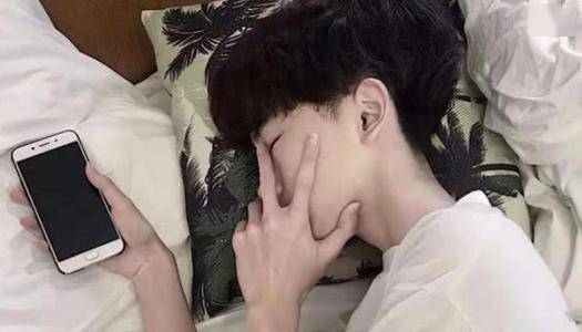男性青少年女性化?柔美男生的出现,只不过是委曲求全的迎合罢了