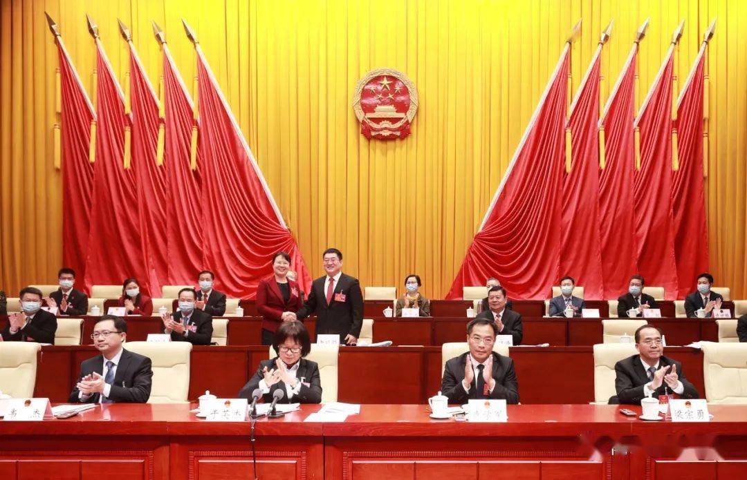 【聚焦两会】快讯!唐轶昂当选防城港市市长