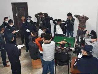 藏匿于灵山村中小卖部的一赌博窝点被打掉,抓获14名涉赌人员!