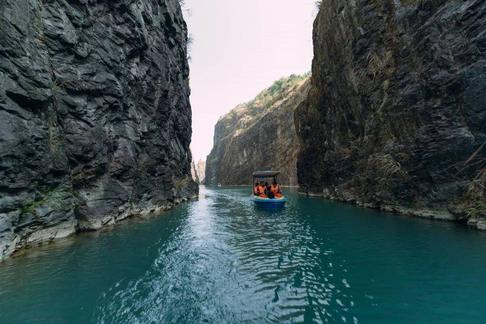 网红大咖走进章氏·矿坑冰城旅游景区,为你一探这个"坑"的深浅~~_泰顺