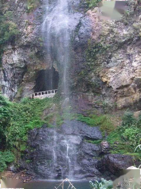 由白水洞,白云岩,资江小三峡三个景区组成,该景区核心景区白水洞,其名