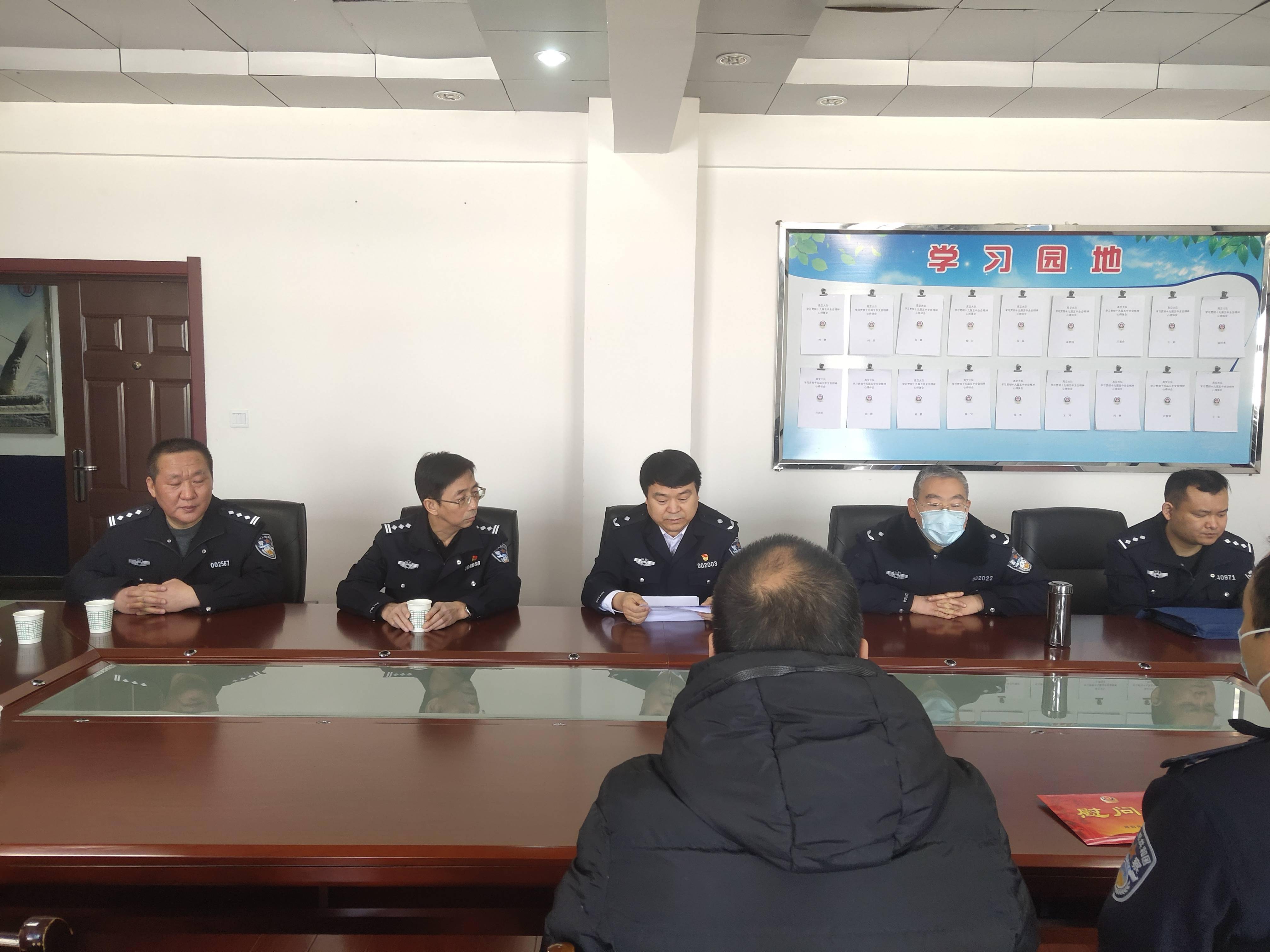 咸阳市公安局领导看望慰问高交大队困难民警