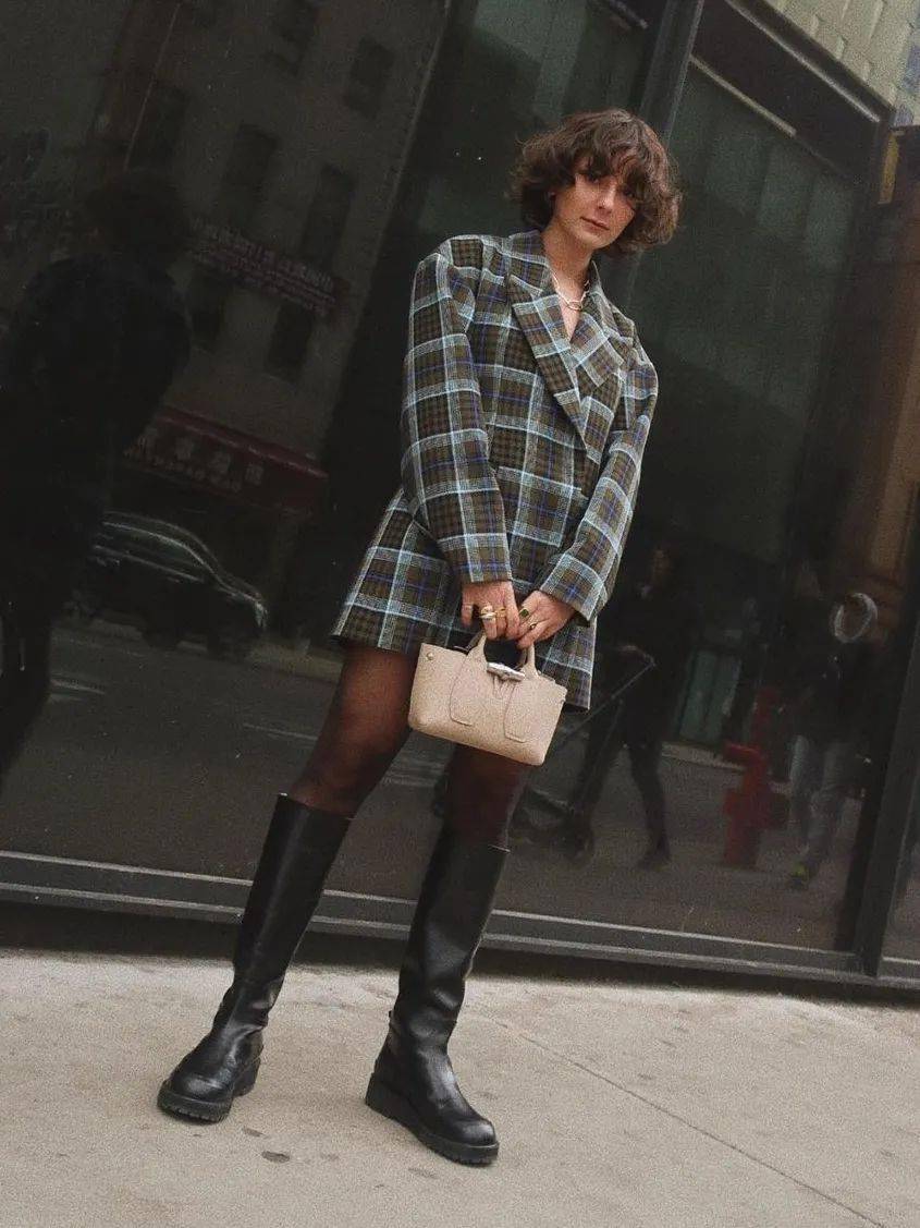 完蛋了我居然对黑丝真香了