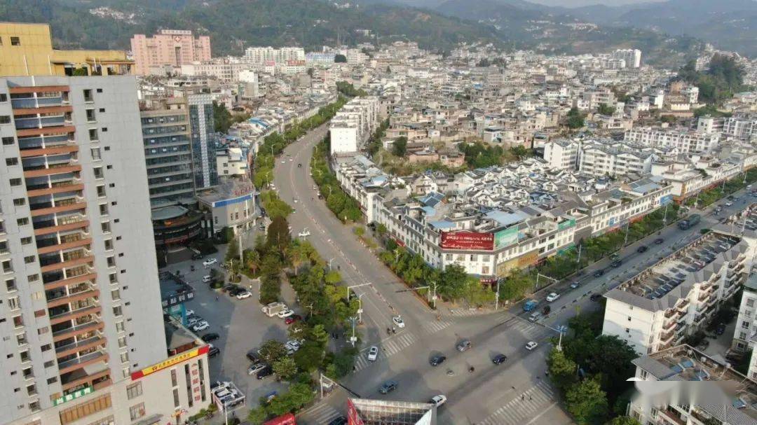 凤庆文笔塔照亮回家的路附2021凤城全景