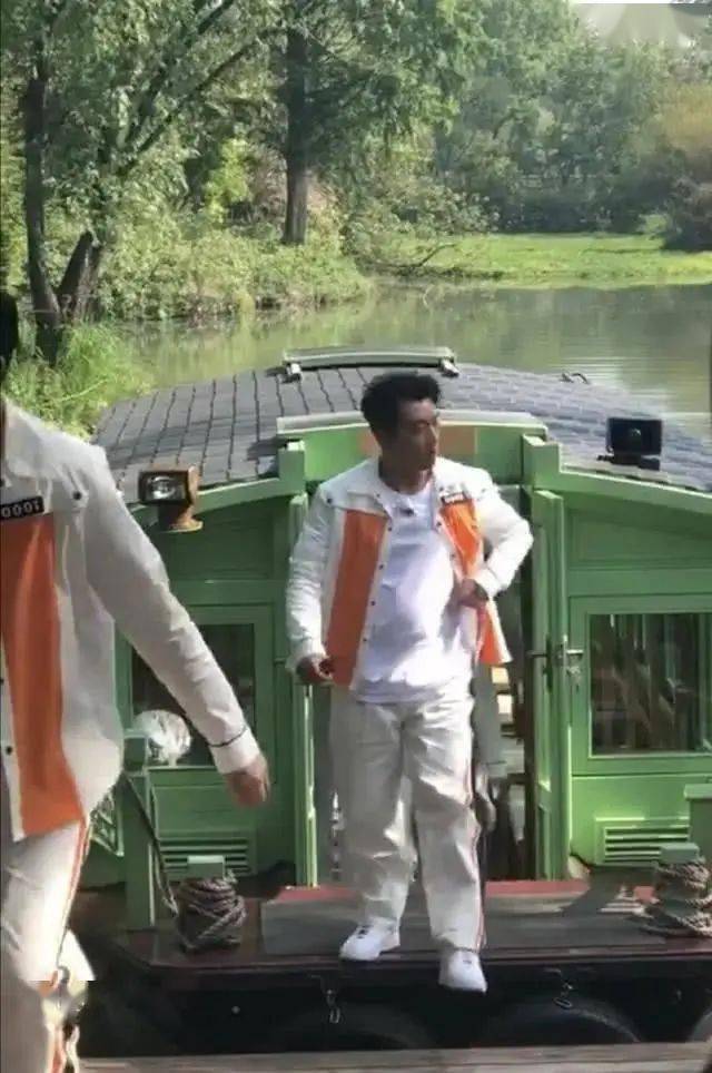 老公结婚前后私密照曝光,朋友圈的女人都炸锅了!_男人