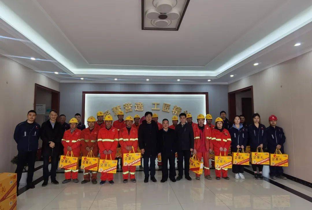 左右滑动查看更多据悉,双浦镇领导班子成员带队分小组走访开展关爱