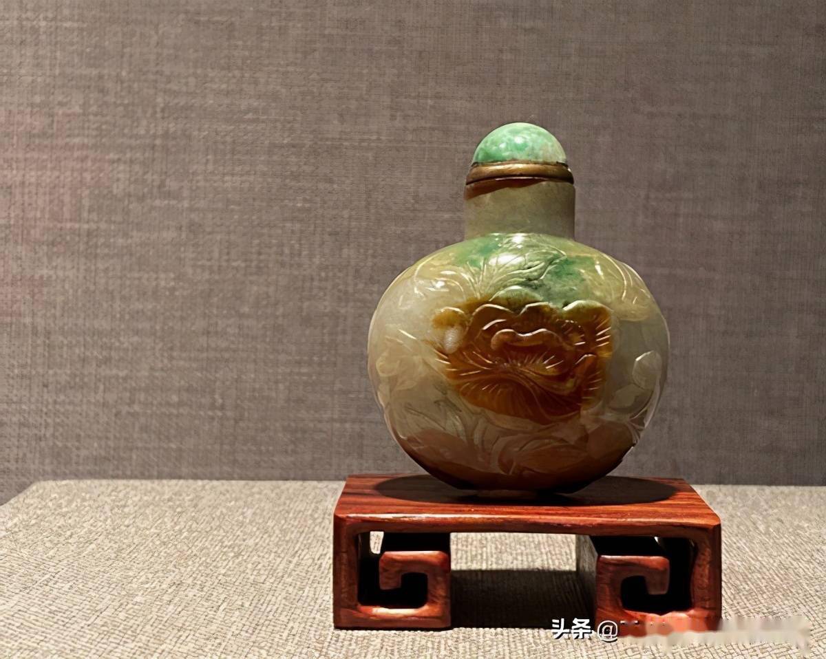 辽博鼻烟壶展:材质名贵的翡翠鼻烟壶