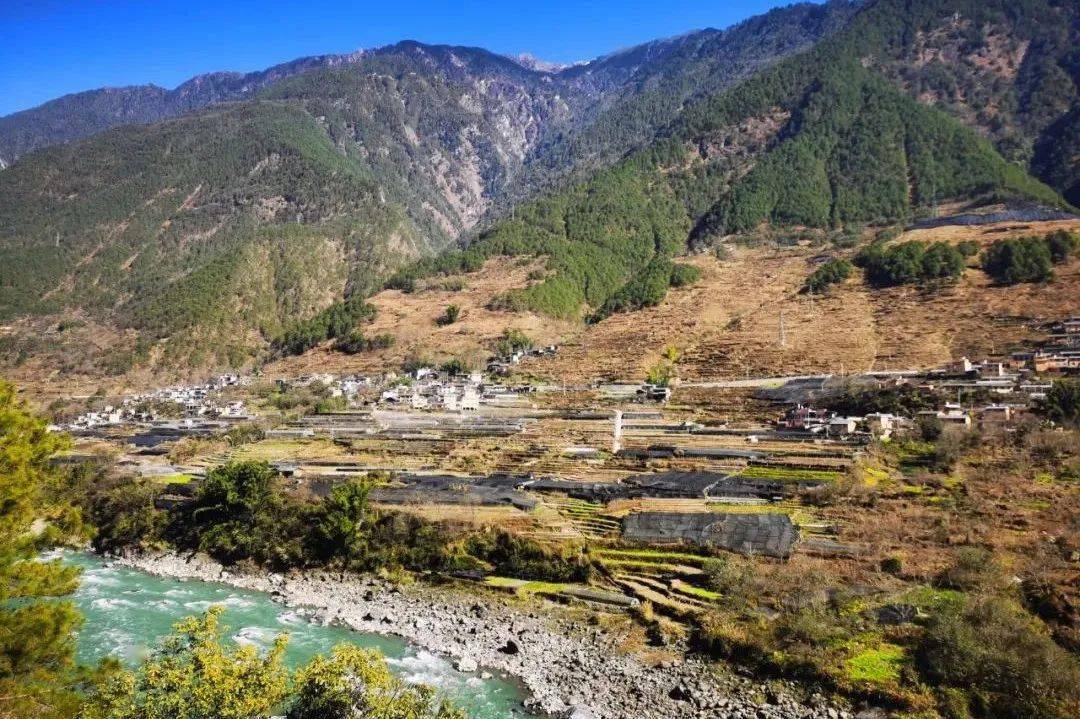 贡山旅游走访高山牧场体验贡山别样农家风情