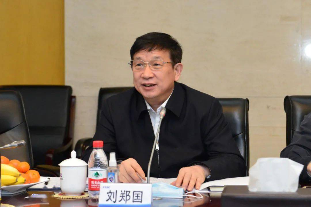 党委书记肖坤主持座谈会,院长刘郑国,领导班子刘鸣,金星,刘斌,张显满
