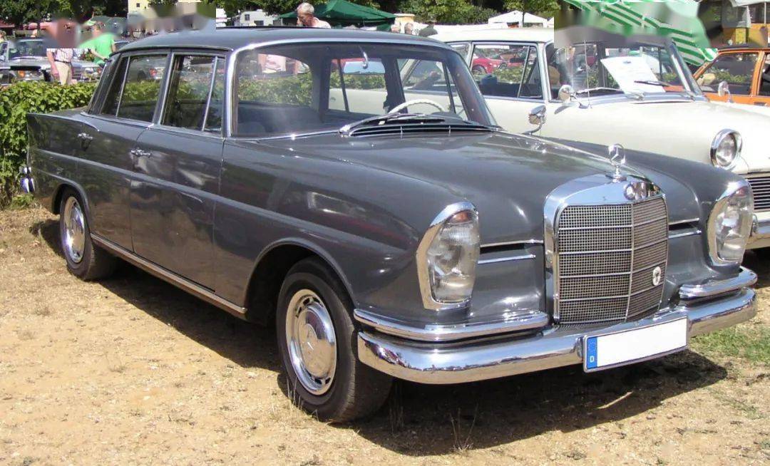 w111/w112(1959年-1971年)我国曾经推出的上海牌轿车就是以奔驰220s为