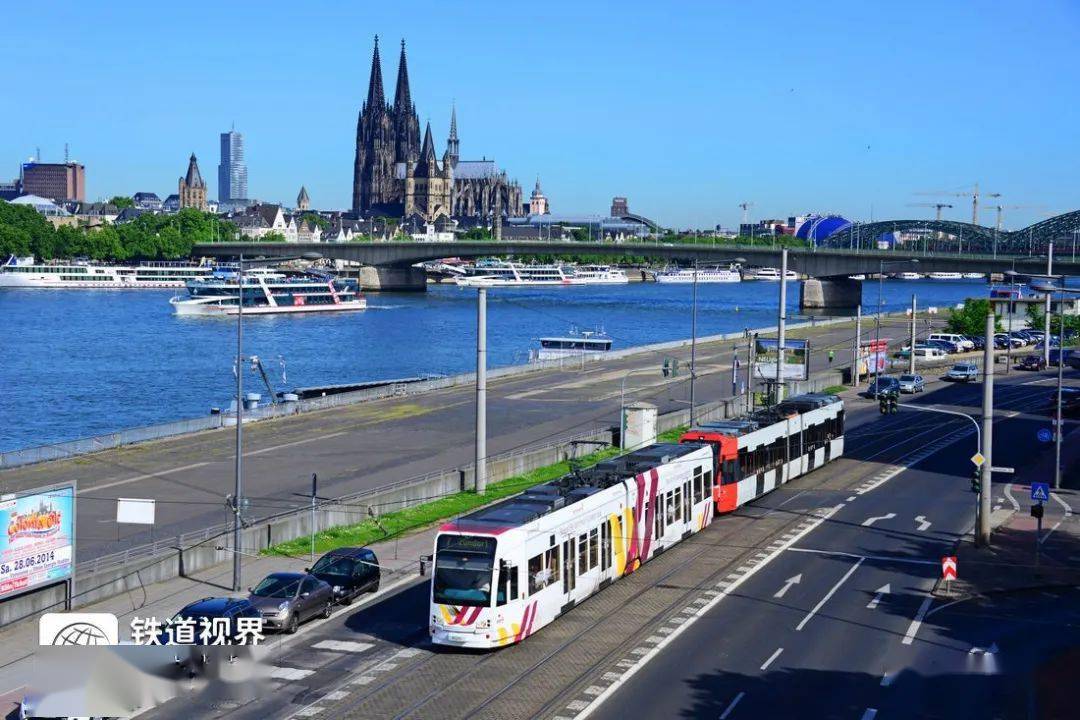 地板形式stadtbahn车辆准地铁这种特殊的城市轨道交通形式发源于德国