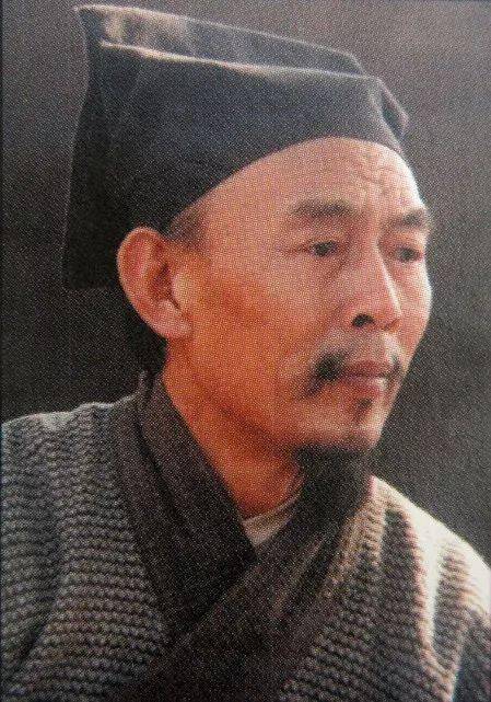奸臣当道,官府腐败,贪官污吏陷害忠良,弄得民不聊生,许多正直善良的人