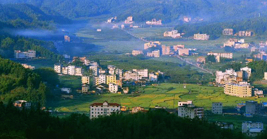 近年来,同安镇洋中村把开展人居环境整治, 建设生态,宜居,美丽乡村