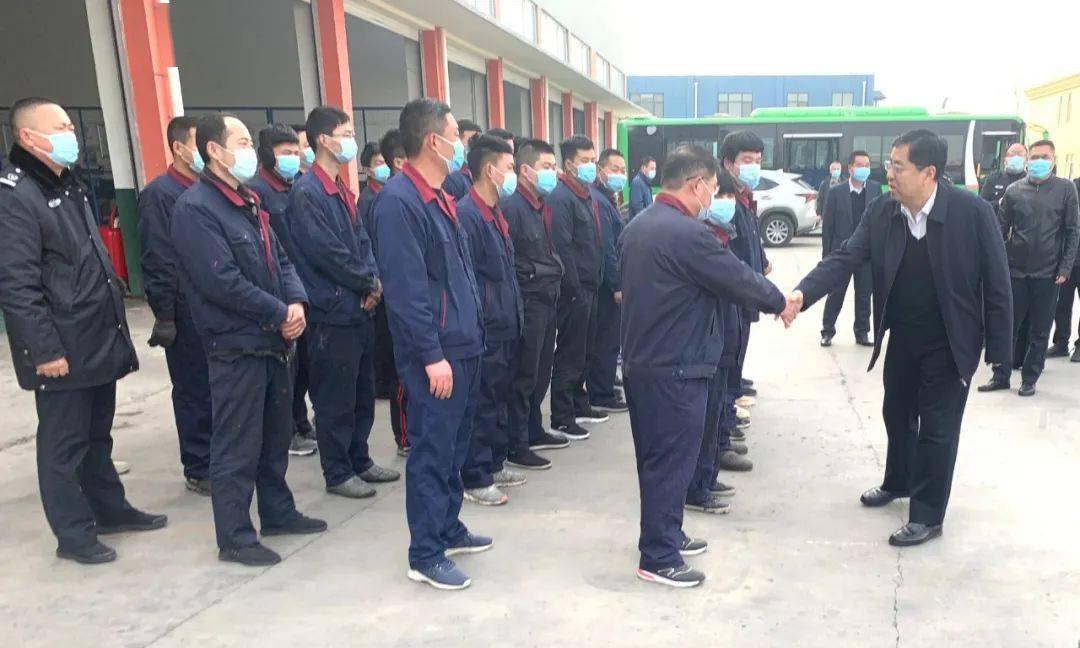 高新区党工委副书记,管委会常务副主任冯艳丽,党工委副书记王灿东