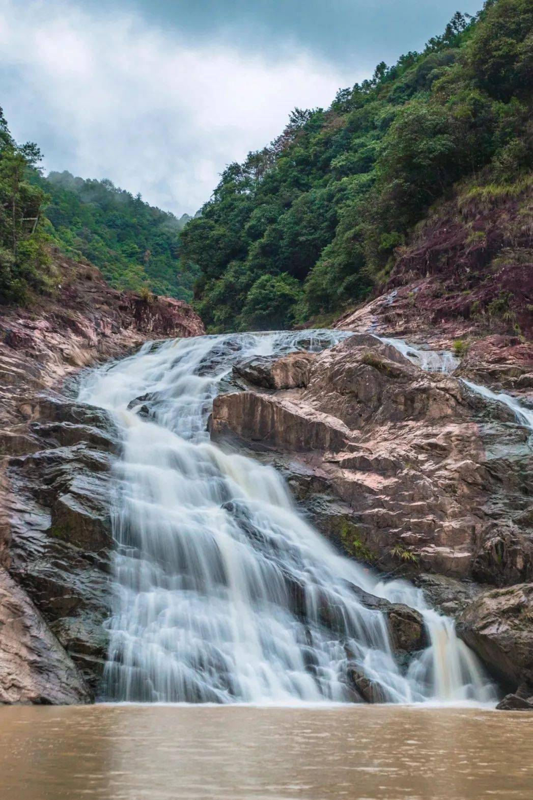 周宁鲤鱼溪·九龙漈景区  周宁的鲤鱼溪是 福建省十大旅游风景区 以 "