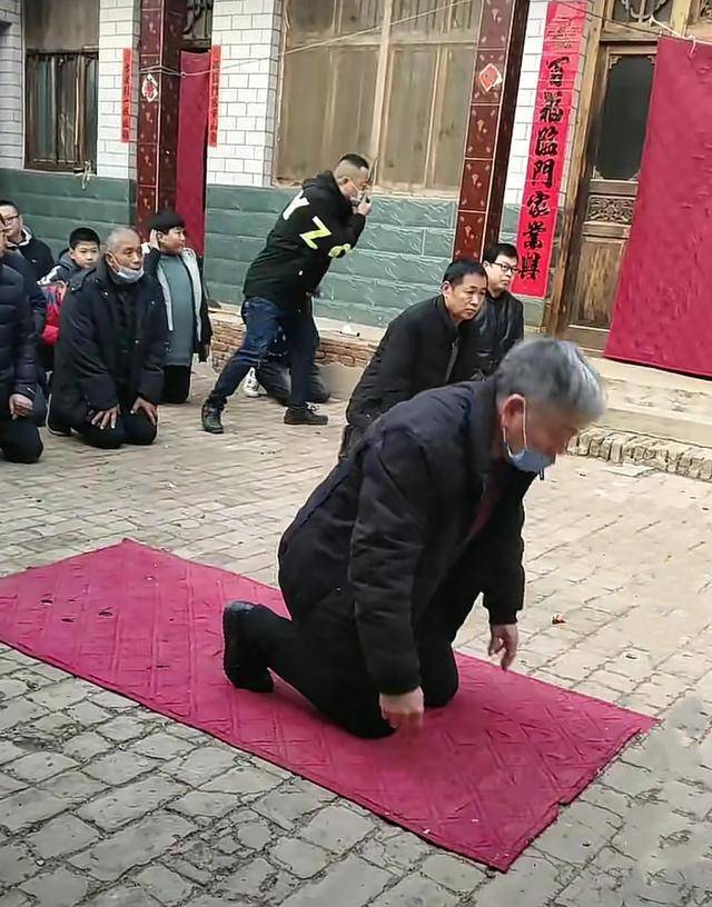 山东人拜年磕头上了热搜有人说三道四我来说几句吧