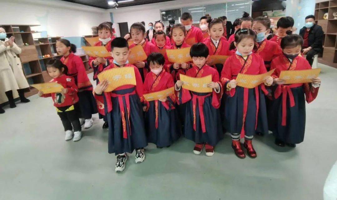 拱手礼汉服仪系列社教活动武威市博物馆开展着汉服学礼仪品古韵新春社