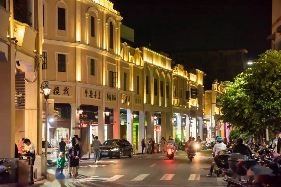 准备进入台山的梦幻之夜吧 台城 夜晚,徜徉台城的街道 在灯光的映衬