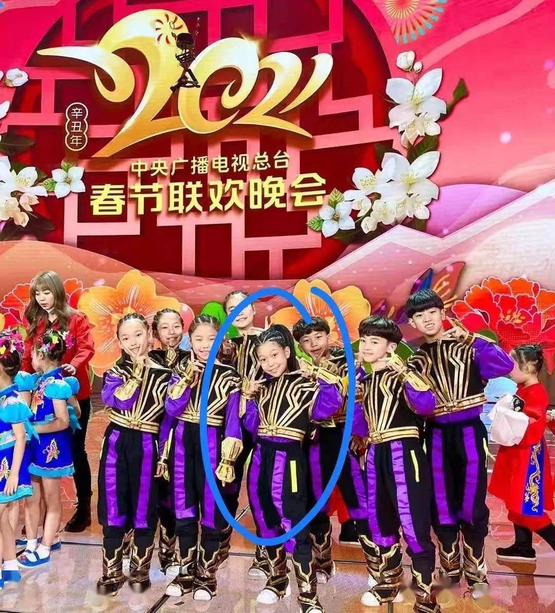林晏琦人称"小燕窝",别看她年纪小,她可有着扎实的舞蹈基本功和丰富的