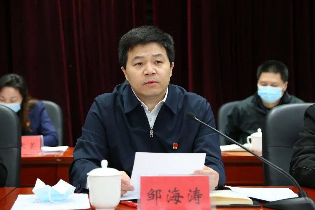 镇党委书记邹海涛提出开展"鉴事 见人 建情"主题实践活动,是为了