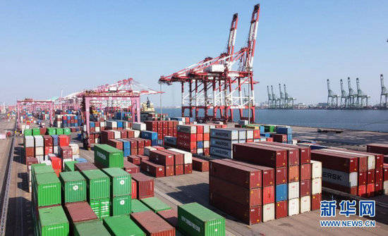 这是2月22日拍摄的天津港联盟国际集装箱码头(无人机照片).