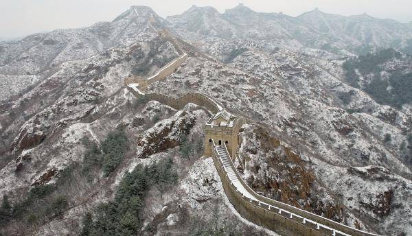 这是2月23日拍摄的金山岭长城雪景(无人机照片).